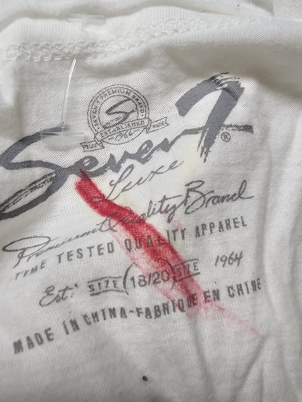 Seven7 NWT White V-Neck Tee with Embellished Leopard Print Heart - Size 18/20 - Picture 3 of 5
